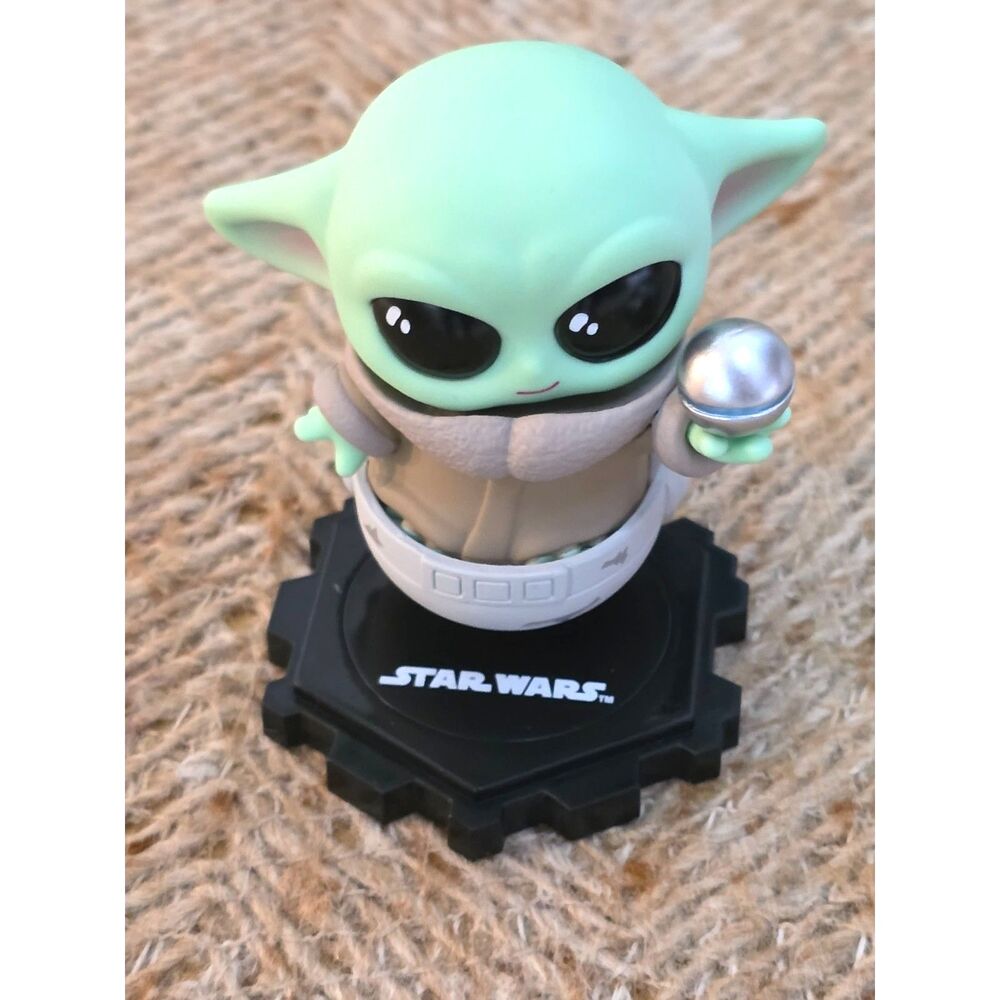 Star Wars The Mandalorian Grogu (The Child) Mini Figure with Base – Open Box